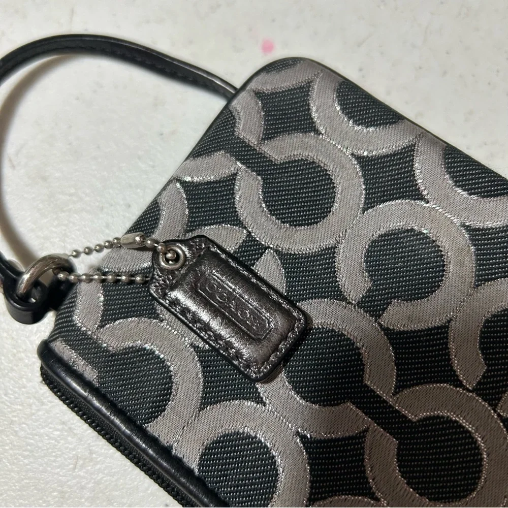 COACH Black Silver OP Art Wristlet GUC Logo Canvas Patent Leather Trim - Picture 6 of 6